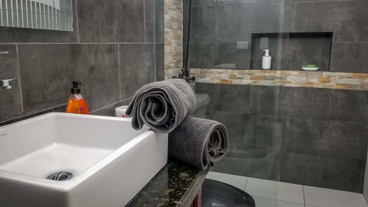 Villa Strelitzia キャバレテ エクステリア 写真